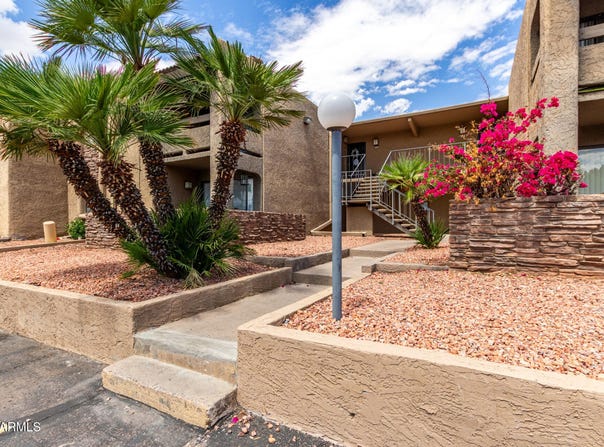 3825 E CAMELBACK Road, Phoenix, AZ 85018