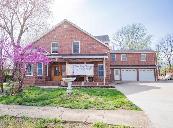 201 S Clark Avenue, Bolivar, MO 65613
