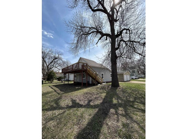 1300 3rd Avenue S, Estherville, IA 51334