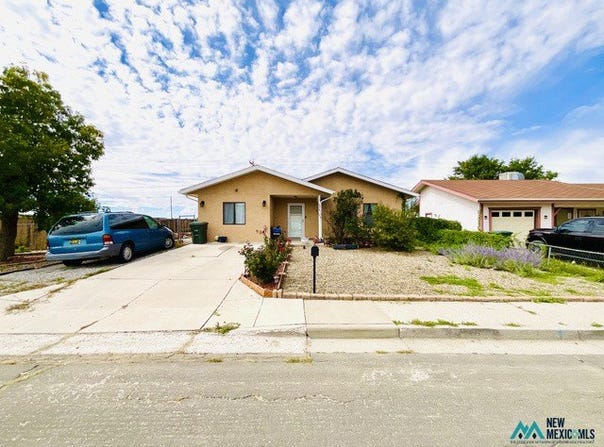 806 Stagecoach Rd, Gallup, NM 87301