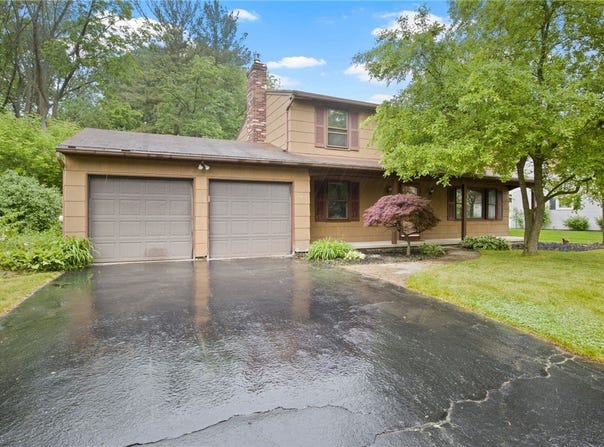 69 Tree Brook Dr, Penfield, NY 14625