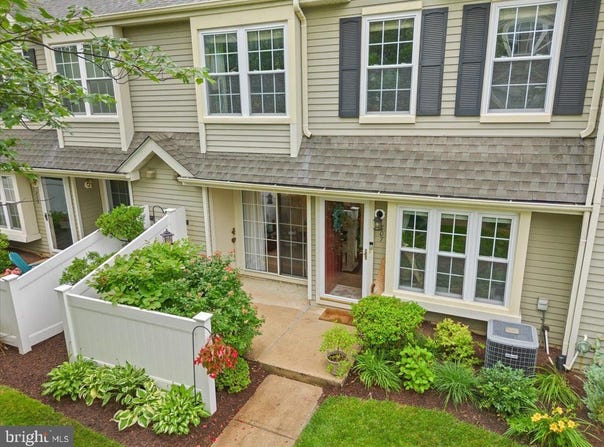 807 TRESCOTT PLACE, MOUNT LAUREL, NJ 08054