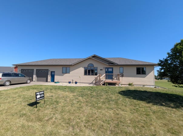 700 E State St E, Plankinton, SD 57368