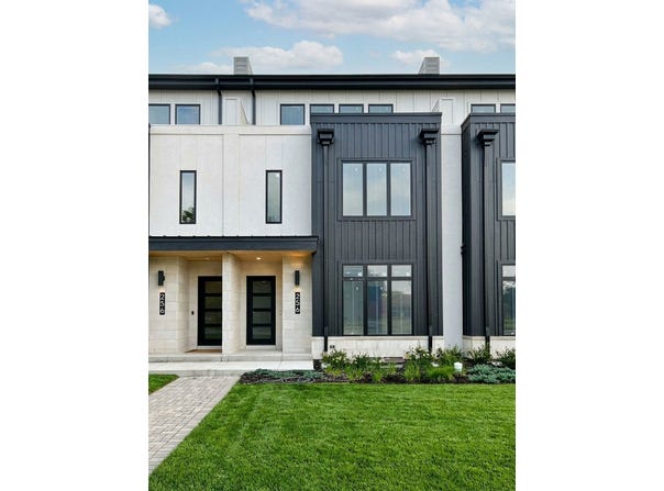 256 Addison Avenue N, Elmhurst, IL 60126