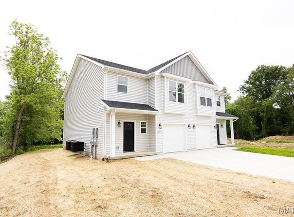 223 Shoreline Drive, O'Fallon, IL 62269
