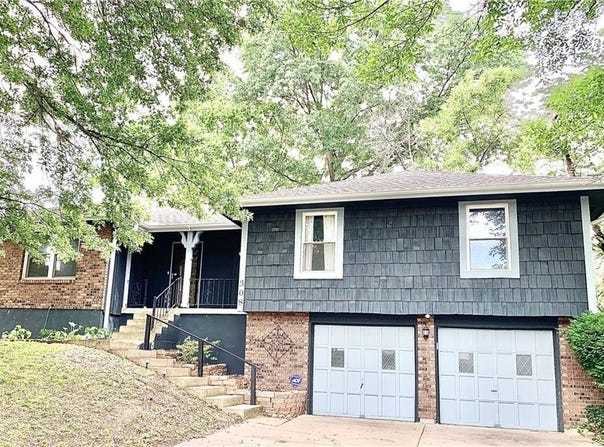 308 NW Shamrock Avenue, Lee's Summit, MO 64081