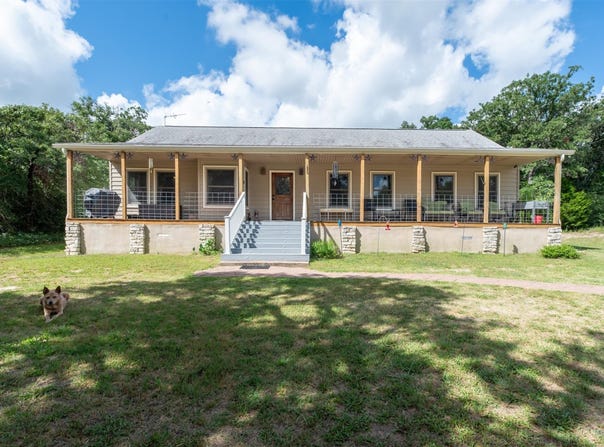 194 Elgin Woods LN, Elgin, TX 78621