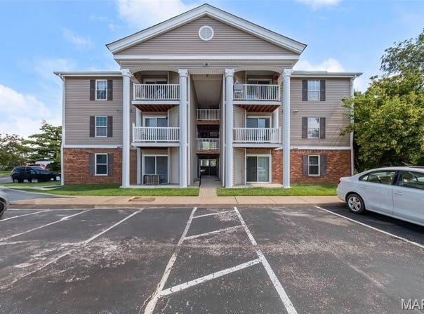 12114 Natural Bridge Road, Bridgeton, MO 63044