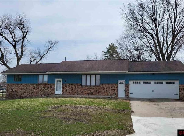 100 E 1st Street, Vernon Center, MN 56090