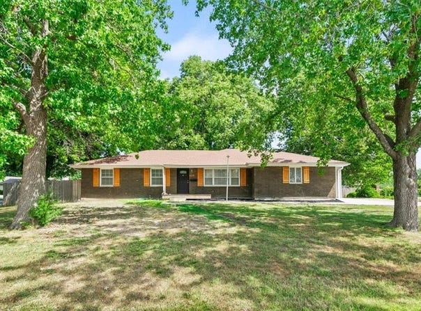 840 W Larkspur Street, Olathe, KS 66061