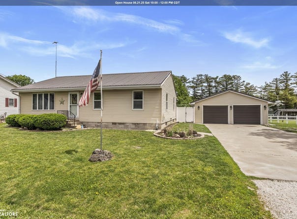 102 S 15th Avenue, Washington, IA 52353