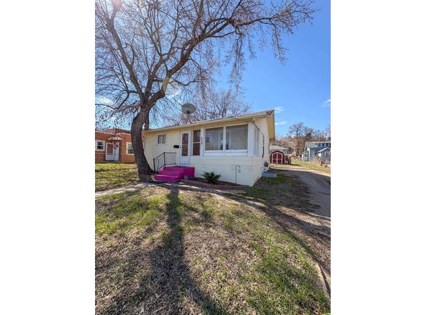 920 Valley St, Minot, ND 58701