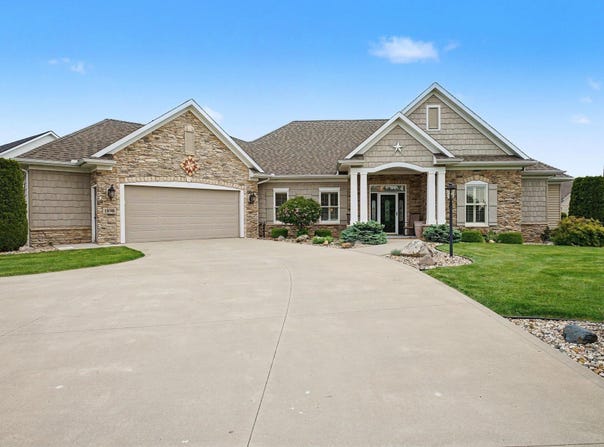 1898 Waterfall Drive, Nappanee, IN 46550