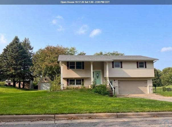 881 Country Club Dr, Akron, IA 51001