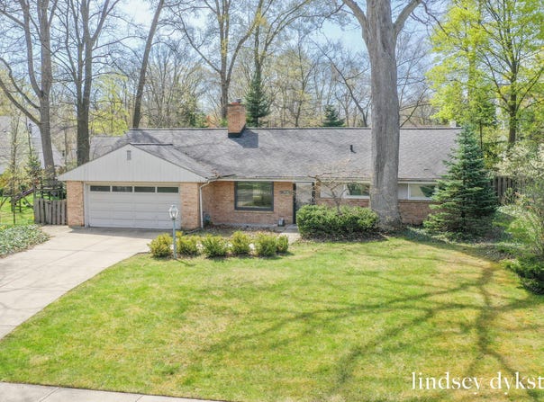 2656 Beechwood Drive SE, East Grand Rapids, MI 49506