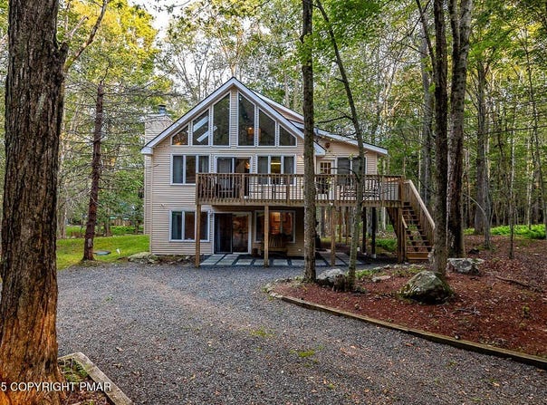 48 Ridge Road, Clifton Township, PA 18424