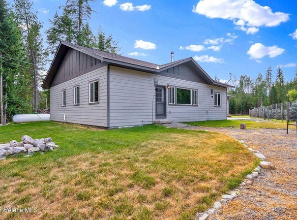 648 Curley Creek Rd, Moyie Springs, ID 83845