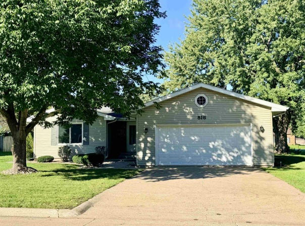 816 KELVIN RD, Storm Lake, IA 50588