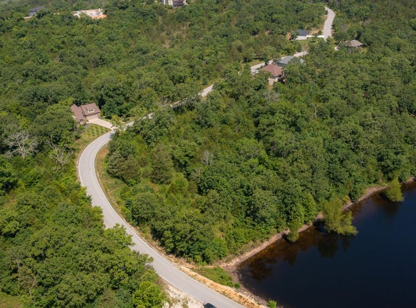 000 Beechwood Drive, Branson West, MO 65737