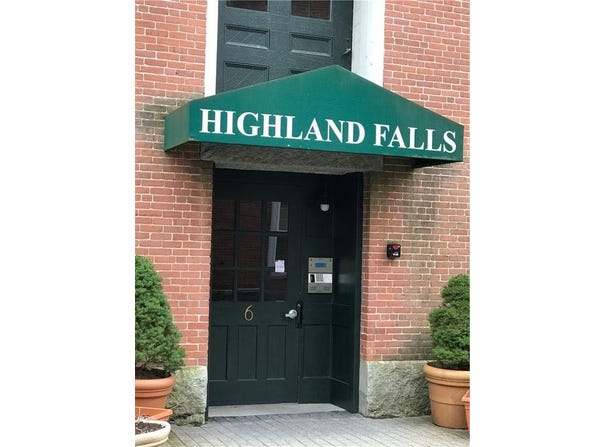 2 School Street, Lincoln, RI 02802