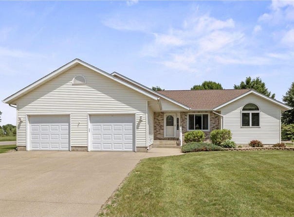 321 9th Street E, Hector, MN 55342