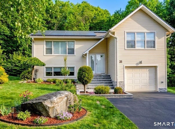 38 Algonquin Way, Bristol, CT 06010