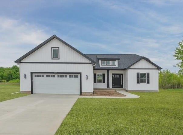 2353 Winners Circle, St. Johns, MI 48879