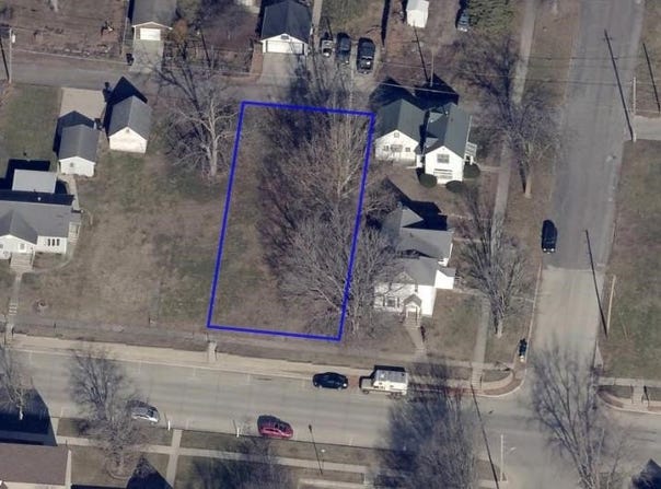 704 W Cedar St, Cherokee, IA 51012