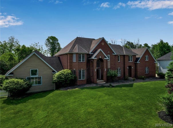 27 Edgewood, Batavia, NY 14020