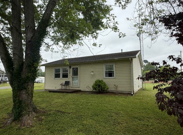 1104 Valter Drive, Carmi, IL 62821