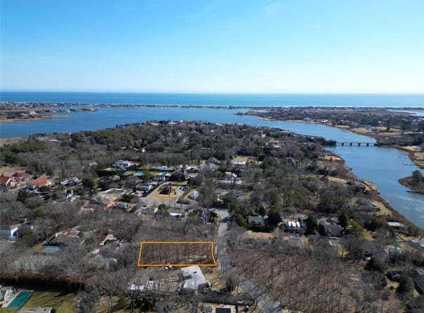 42 Hampton Street, Westhampton Beach, NY 11978