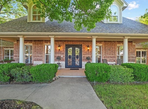 102 Ridge Court, Glen Rose, TX 76043