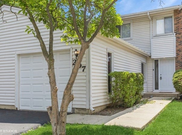 207 Walker Drive, Bolingbrook, IL 60440