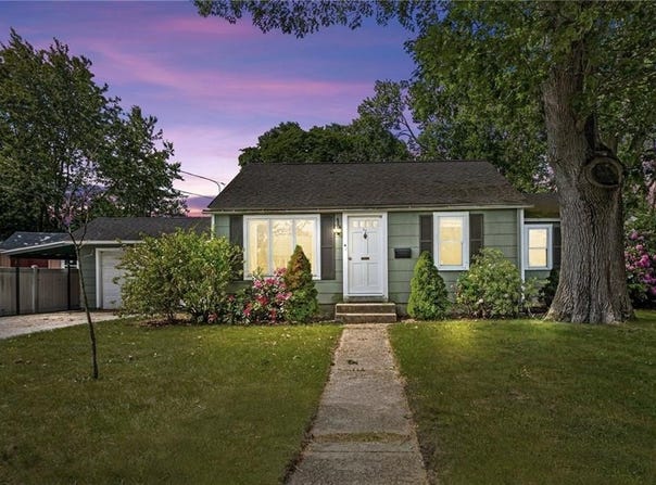 82 Vera Street, Warwick, RI 02886