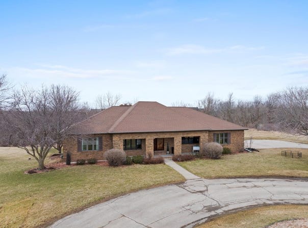 2108 LAWRENCE Drive, DE PERE, WI 54115-8129