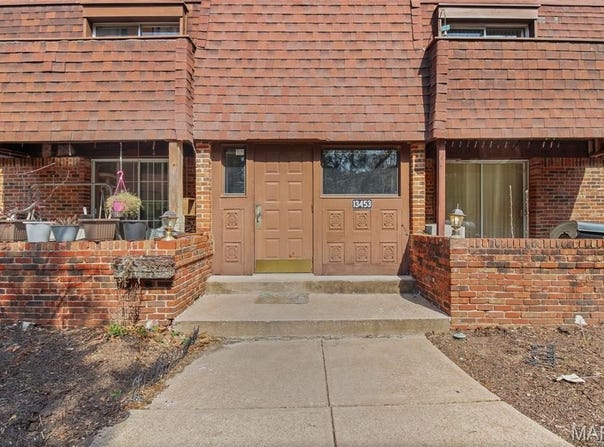 13453 Coliseum Drive, Chesterfield, MO 63017