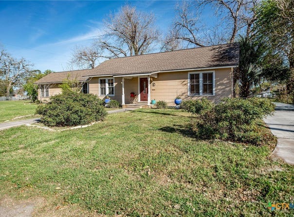 206 W Trinity Street, Victoria, TX 77901