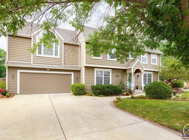 3713 SW Arvonia PL, Topeka, KS 66610