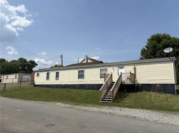 201 Clay Avenue, Mt Pleasant Boro, PA 15666