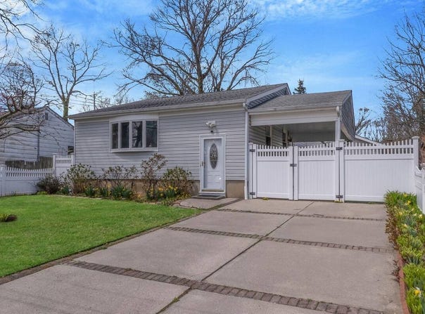 7 Healy Street, Huntington, NY 11743