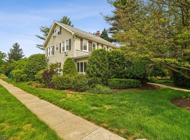 303 Tuttle Pkwy, Westfield Town, NJ 07090-4024