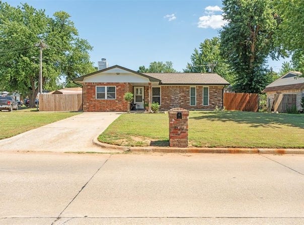 806 S Meadow Lane, Mustang, OK 73064