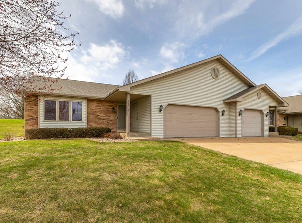 825 Shadow Bluff, GALENA, IL 61036