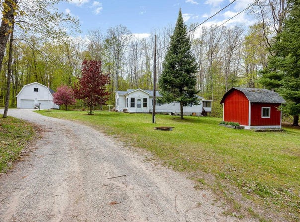6924 Leslie Street, Hale, MI 48739