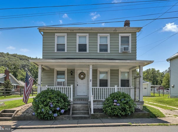 2 CHESTNUT STREET, LENHARTSVILLE, PA 19534