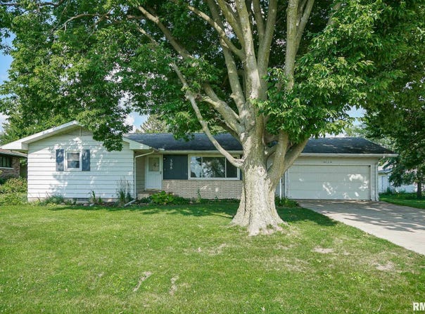 306 N MASON Street, Deer Creek, IL 61733