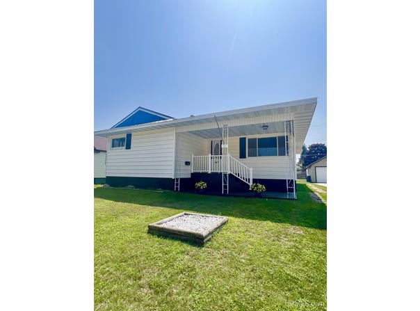 1317 W Hughitt, Iron Mountain, MI 49801
