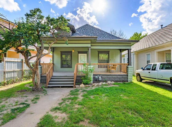 2011 N Wellington Pl, Wichita, KS 67203