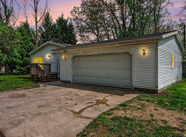 62252 Shaffer Road, Constantine, MI 49042