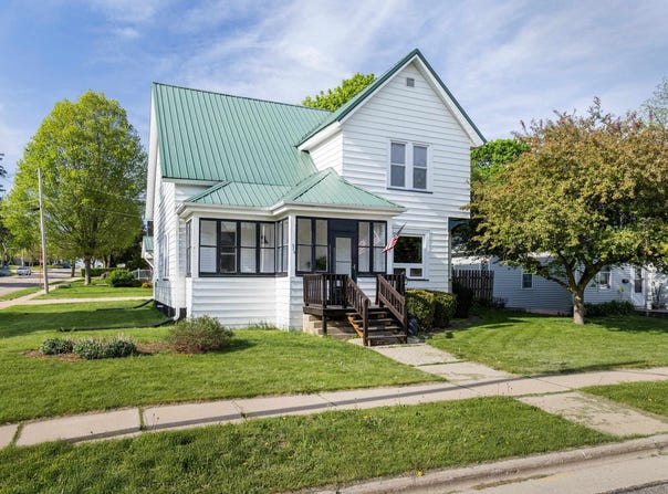 214 W Division Street, Dodgeville, WI 53533